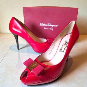 Salvatore Ferragamo Vibrant Red Bow Heels Womens Shoe Size 9.5 Full Inclusion